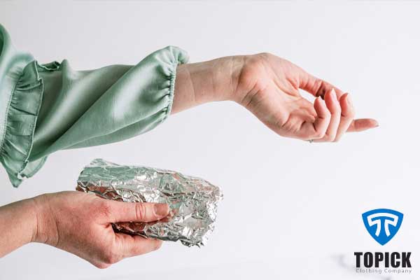 چگونه الکتریسیته لباس را برطرف کنیم